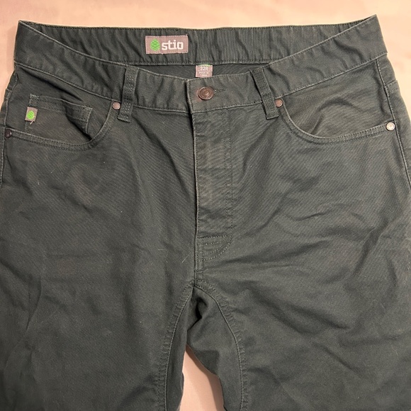 Stio Pants Men’s 32R Green Rivet Canvas Durable Hiking Outdoors Gusset Workwear - Picture 2 of 13